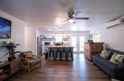Gordonville House | Tiki Cottage Lake Texoma - Hot Tub & Fun
