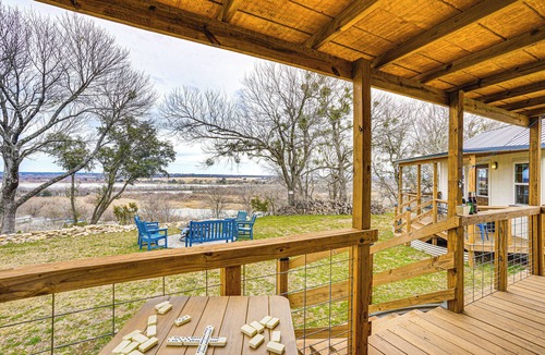 Dennis Cabin | Tin De Blue Grainbury Silo and Cabins