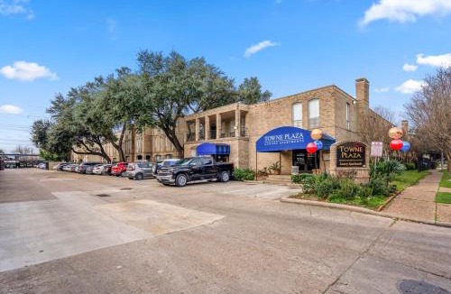 Houston Apartment | Towne Plaza Apartments 104 - 7 km from FIFA Fest