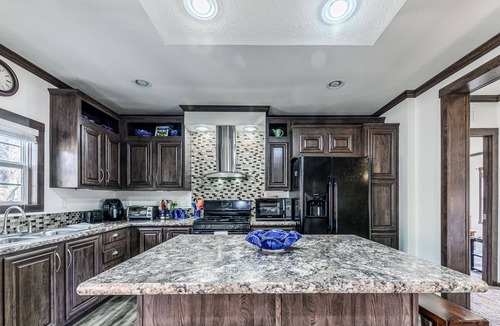 Ruidoso Downs Cabin | TR Green's House | Relax, Soak & Stay Close to the Action in Ruidoso Downs