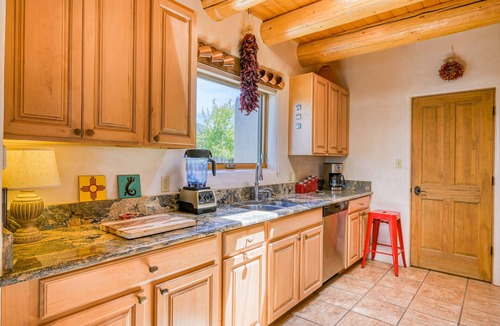 Arroyo Seco House | Tranquil oasis with casita, fast WiFi, patios, hot tub & mountain views