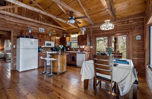 La Grange House | Tranquil Peaceful Cabin with Stunning Lake Views in La Grange, Texas