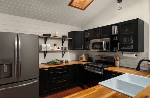Dripping Springs House | Tranquilo - Dripping Springs Farmhouse w. Heated Saltwater Pool, Sauna & Hot Tub