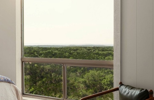 Dripping Springs House | Tranquilo - Dripping Springs Farmhouse w. Heated Saltwater Pool, Sauna & Hot Tub