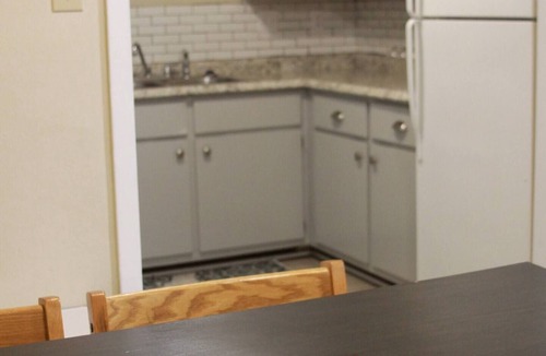 Southwood Valley Apartment | Travelers Delight, Access to the Brazos Valley! At the Junction of Hwy6 and Texas Ave. (C)