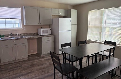 Cleveland House | Tremendous 3-bedroom house with AC in friendly Cleveland. 275