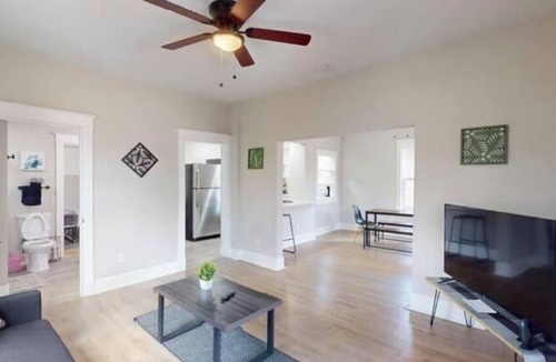 Albuquerque House | Trendy Downtown Remodel Home 2/2 w/King Beds & W/D