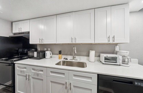 Park Central Apartment | Two-Story Furnished 1 Bd Apartment I Pool