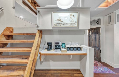 Pilot Point Apartment | Unique 2-bedroom loft with AC, WiFi in historic building in Pilot Point Square