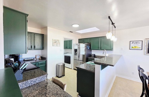 Abilene House | Updated 3-bd 2 bath house in South Abi with 2 King, 1 Queen, 1 twin rollaway bed
