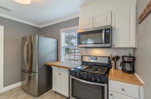 Arlington Heights House | Updated, Pet Friendly 3 Bedroom Home with the Perfect Location.