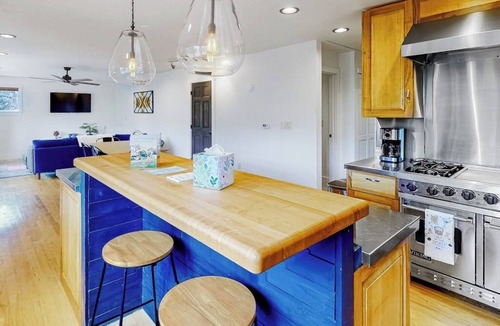 Hermosa Apartment | Upper apartment with deluxe kitchen, private W/D, & great location