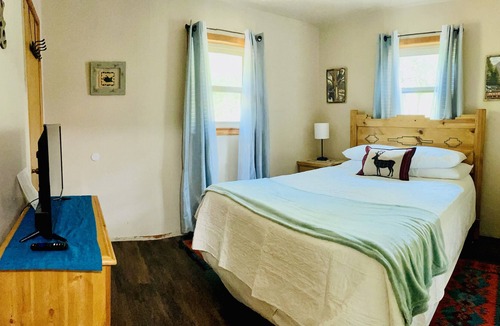 Ruidoso Cabin | UPPER CANYON CABIN with Hot Tub close to town