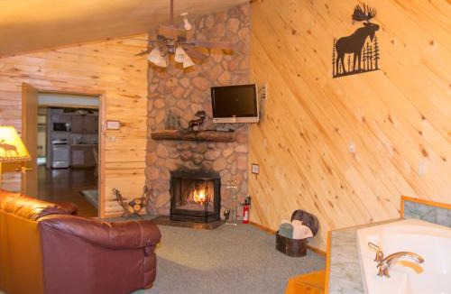 Ruidoso Ski Chalet | Upper Canyon Inn & Cabins