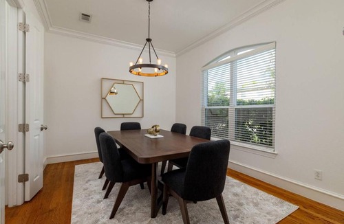 Knox - Henderson House | Upscale 4BR Retreat Sleeps 8 | World Cup Getaway