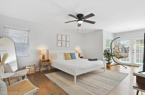 Farmers Branch Villa | Upscale 6BR 2,5BA Holiday Home with Pool, Hot Tub & Game Room