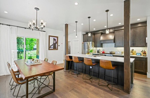 Ouray House | Upscale home in Ouray near River Trail with Air Conditioning - FIBER + KING BEDS