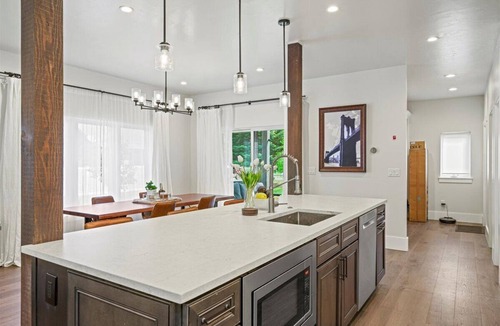 Ouray House | Upscale home in Ouray near River Trail with Air Conditioning - FIBER + KING BEDS