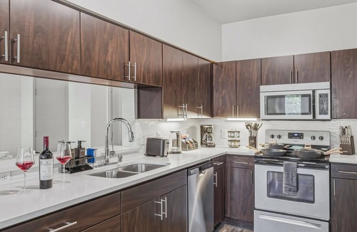 Cityplace Apartment | Uptown 2BR Katy Trail, Dining & Shops, Parking