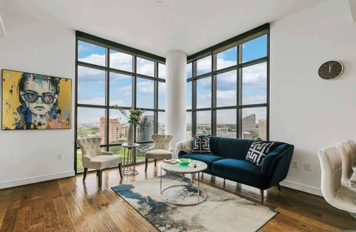 Uptown Apartment | Uptown Dallas 2BR with Pool, Pets, Skyline Views