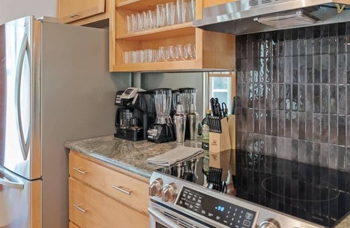 Travis Heights House | Urban Cowboy Villas w/Hot Tub- Heart of 704!