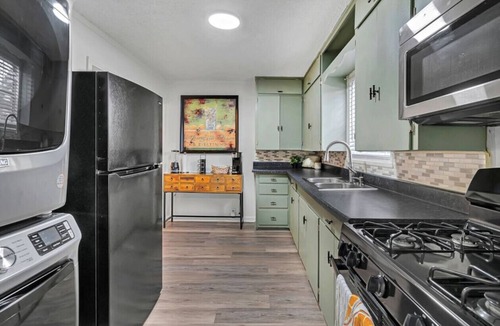 Temple House | Urban Suite | An Inviting 1-Bedroom City Escape