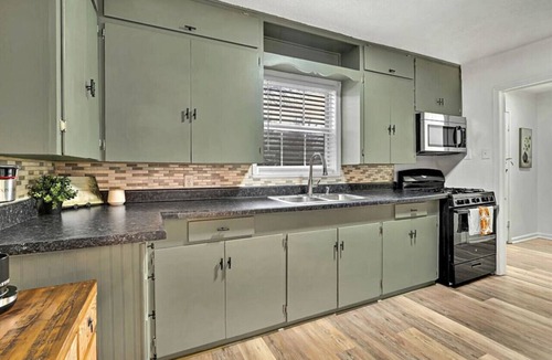 Temple House | Urban Suite | An Inviting 1-Bedroom City Escape