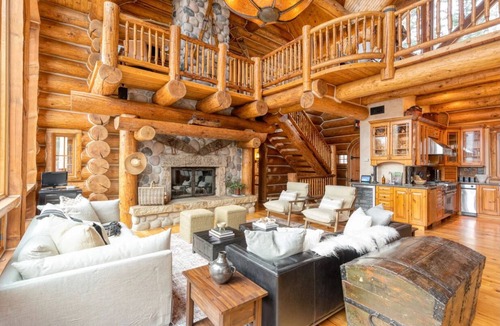 Mountain Village Cabin | Ute Lodge | Hot Tub, Walk to Trails, Big Views!