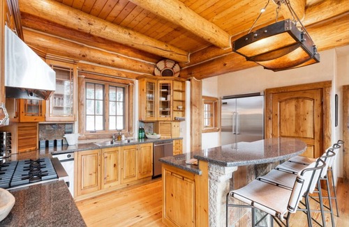 Mountain Village Cabin | Ute Lodge | Hot Tub, Walk to Trails, Big Views!