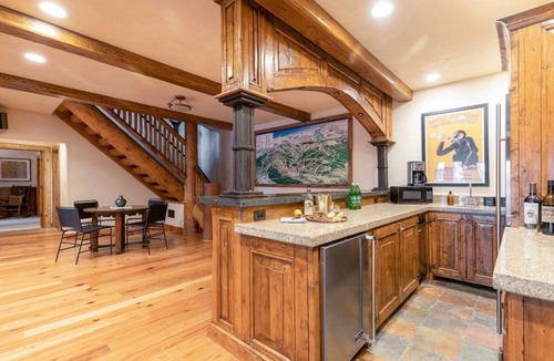 Mountain Village Cabin | Ute Lodge | Hot Tub, Walk to Trails, Big Views!