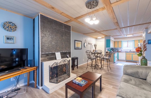 Walden on Lake Conroe Condo | Vacation condo next to the marina and two parks. English and Mandarin speaking