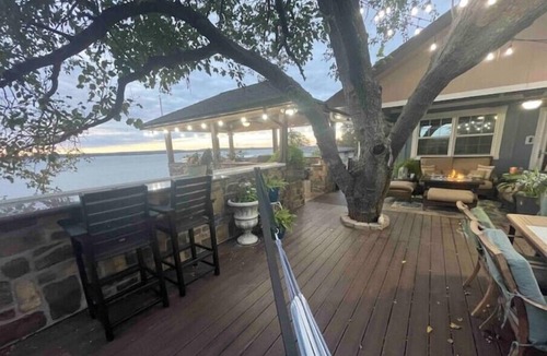 Bridgeport House | Vacay on the Lake-off of HWY 380