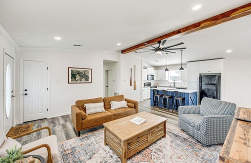 Van House | Van Vacation Retreat w/Private 300-Acre Lake!
