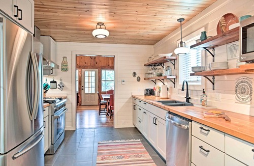 Ruidoso Cabin | Views high above the river with a pleasant walk to Midtown shops and food.