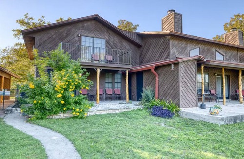Rio Frio Villa | Villa 1: Pool & Short Walk to the Frio River