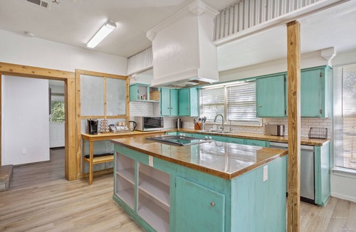 Mound Villa | Villa 30 mins to Waco - Private Pool, Hot Tub, Gym and Fire Ring