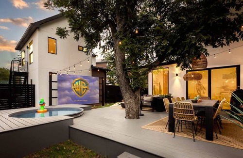 South Lamar Villa | Villa Sleeps 14, Pool, Movies, Games, Mins from Downtown