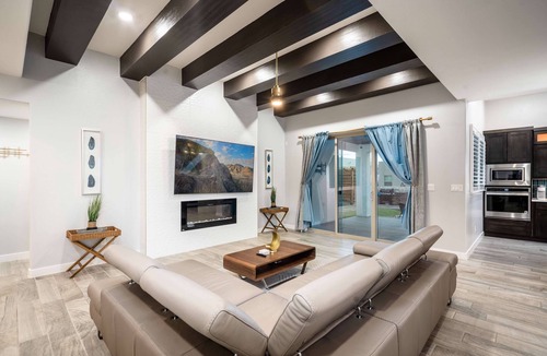 Chamberino Villa | VILLA WITH MASTER SUITE CLOSE TO SHOPPING 4 BR 3BA