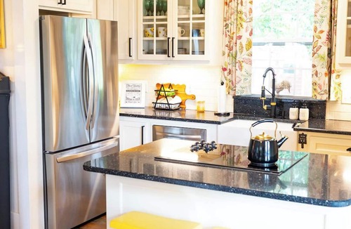 La Grange House | Vintage 1940 Farmhouse Retreat Near Round Top