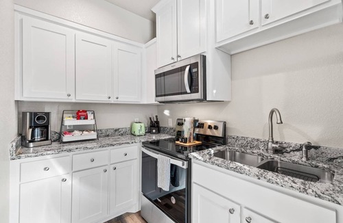 Fairmount Apartment | Vintage Charming 1-bedroom house with WiFi and AC in welcoming Fort Worth.