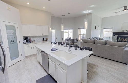 Las Cruces House | Walk in the Park: Luxury/Hot Tub/Sonoma Ranch Golf