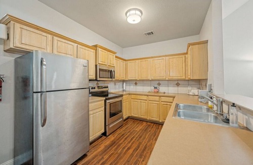 South Arlington House | Walk to AT&T Stadium Modern Arlington Oasis Sleeps 8