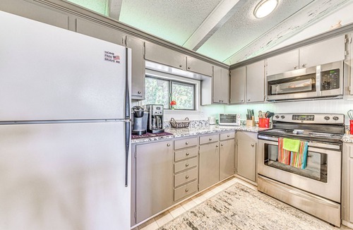 Ruidoso Condo | Walk to Dtwn Ruidoso: Mtn-View Condo w/Pool!