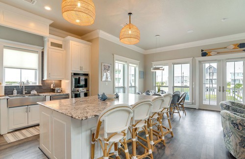 Galveston House | Walk to Galveston Beach: Family Gem w/Balconies!