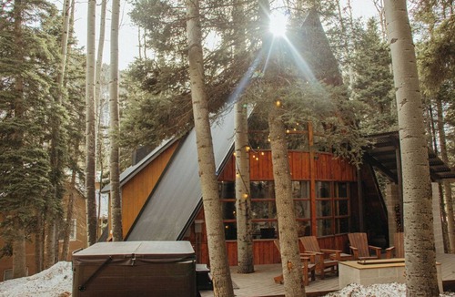 Taos Ski Valley House | Walk to Lifts and Ski Village with Private Hot Tub