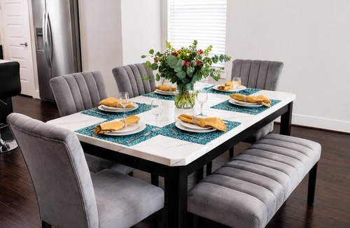 Astrodome House | Walk to NRG - Rooftop Patio - NRG, Med Center - 3 bedroom house with cool AC