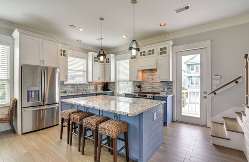 Beachside Village House | Walk to Ocean! Group Beach House in Galveston