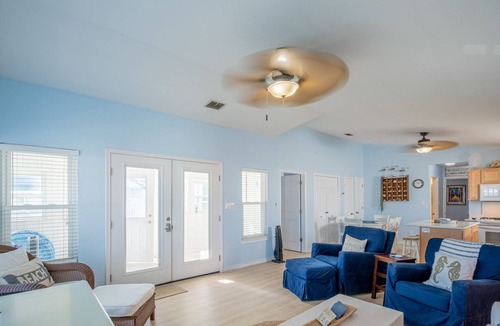 Shibui Sands House | Walk to the Beach ! Cute single level house located off of 11th St. Small Fenced Yard. Dogs ok. K