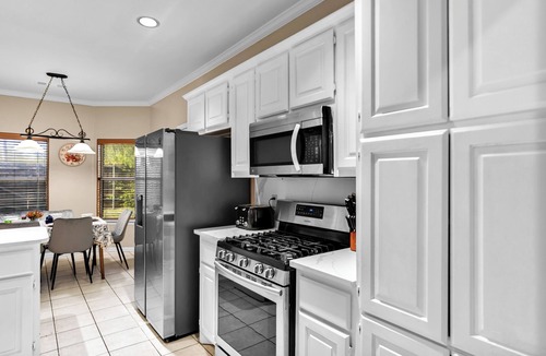 Forney House | Warm & Spacious 4BR/3BA/4TV Home – Newly Renovated