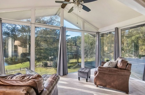 Holly Lake Ranch House | WATER AND GOLF COURSE VIEWS! HOT TUB! GAME ROOM! OUTDOOR DINING!